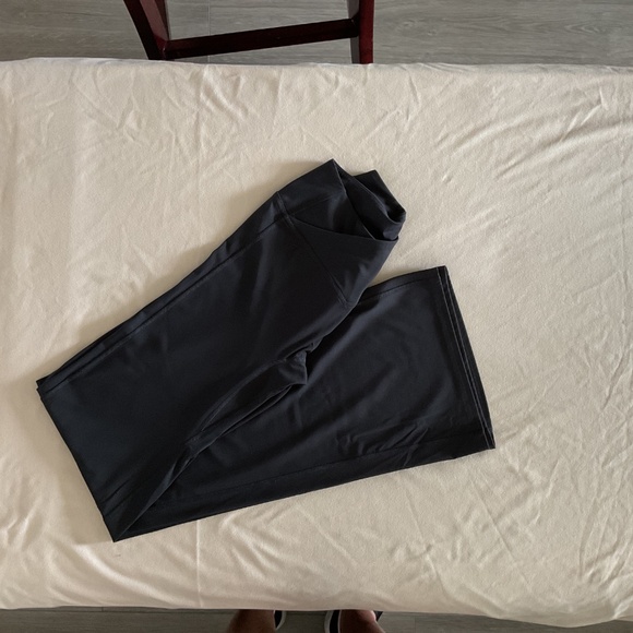 GYMSHARK women’s ’CROSSOVER FLARED LEGGINGS’ - Picture 10 of 12